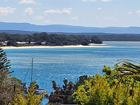 Marazul Paradise Beach House- Panoramic Ocean Views - Accommodation QLD 2