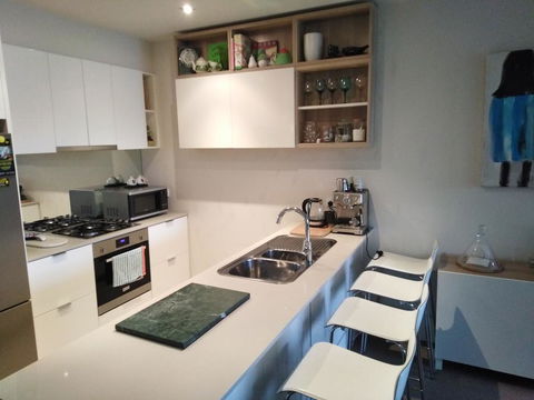Marina View Apartment On The Maribyrnong River, Melbourne - Accommodation QLD 3