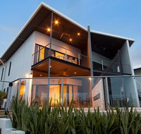 Marina Views Townhouse - Accommodation QLD