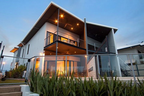 Marina Views Townhouse - Accommodation QLD 0