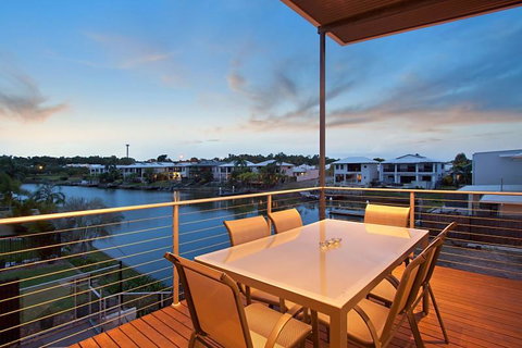 Marina Views Townhouse - Accommodation QLD 1