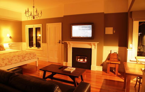 Marysville Garden Cottages - Accommodation QLD 1