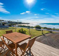 MAVI BEACH HOUSE - beachfront wifi views - Accommodation QLD
