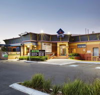 Meadow Inn Hotel-Motel - Accommodation QLD