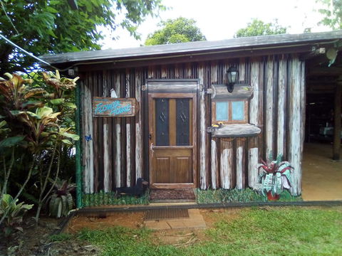 Mena Creek Flower House - Accommodation QLD 1