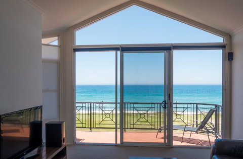 Meridian Beachside Apartments - Accommodation QLD 0