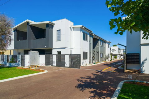 MERRIFIELD Foothill Suites - RELAXING LIFETYLE CHOICE - Accommodation QLD 0