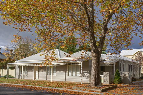 Mews Cottages - Accommodation QLD 0