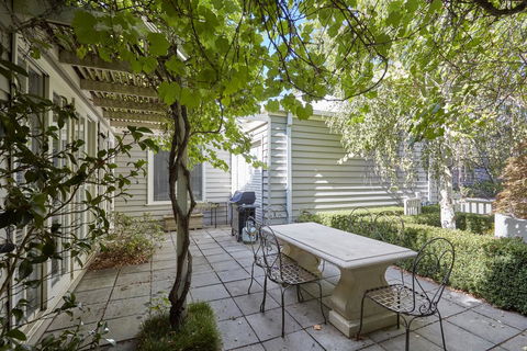 Mews Cottages - Accommodation QLD 1