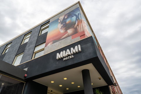 Miami Hotel Melbourne - Accommodation QLD 0