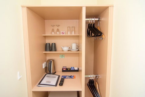 Miami Hotel Melbourne - Accommodation QLD 2