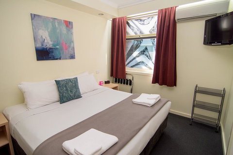 Miami Hotel Melbourne - Accommodation QLD 1