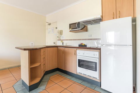Mid City Luxury Suites - Accommodation QLD 3
