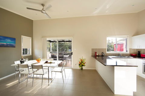 Middle Rock Holiday Resort - Accommodation QLD 1