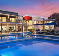 Middle Rock Holiday Resort - Accommodation QLD