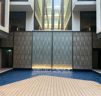 MidnightBraddon Modern Executive Apt Pool Sauna Secure Parking Wine - Accommodation QLD