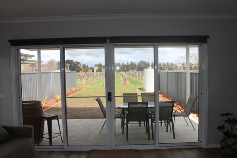 Milawa Vineyard Views - Guesthouse 2 - Accommodation QLD 2