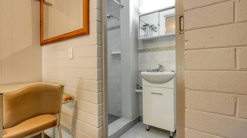 Millers Cottage Motel - Accommodation QLD 1