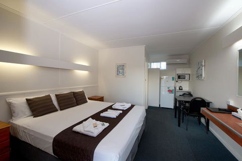 Mineral Sands Motel - Accommodation QLD 2