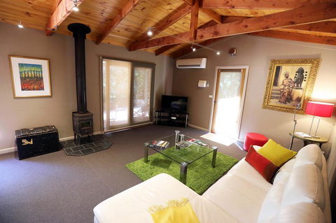 Mirkwood Forest Self-contained Spa Cottages - Accommodation QLD 2