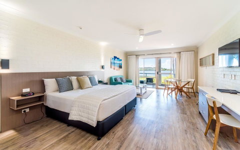 Moby Dick Waterfront Resort Motel - Accommodation QLD 1