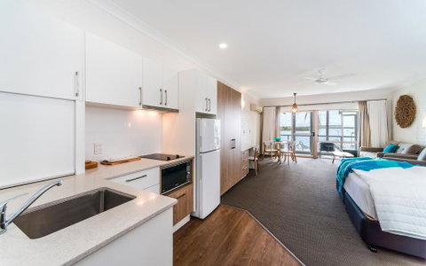 Moby Dick Waterfront Resort Motel - Accommodation QLD 3