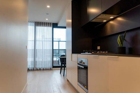 Modern 1 Bedroom Apartment South Yarra - Accommodation QLD 3