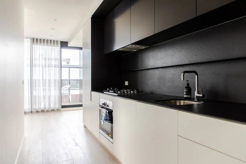 Modern 1 Bedroom Apartment South Yarra - Accommodation QLD 2