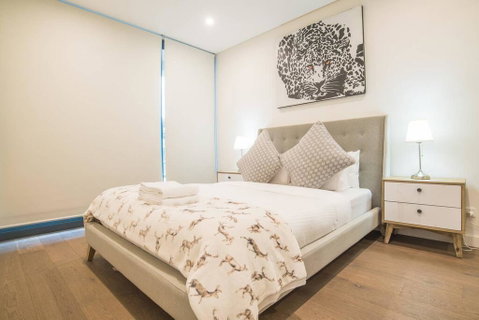 Modern 1bed1study Apt Near Station & MQ Centre - Accommodation QLD 2