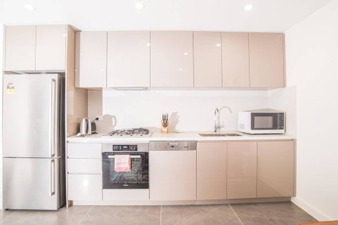 Modern 1bed1study Apt Near Station & MQ Centre - Accommodation QLD 3