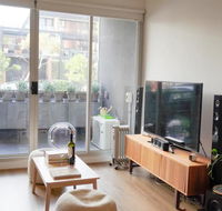 Modern 2 Bedroom Apartment Close To Beach and City - Accommodation QLD