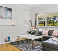 Modern Aus home on the edge of North Ryde Oval - Accommodation QLD