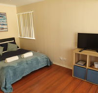 Modern Cosy Studio Close to QEH  Adelaide CBD  Airport  Beaches - Accommodation QLD