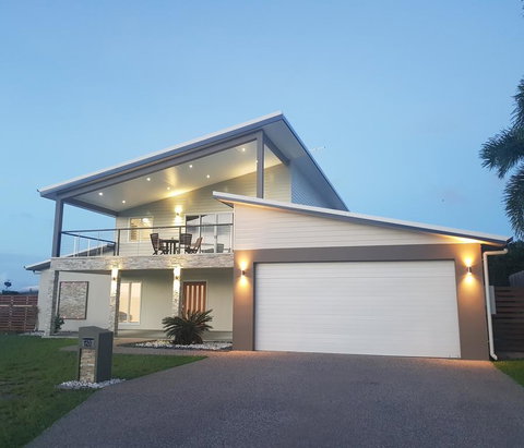 Modern Luxury Ocean Views - Accommodation QLD 0