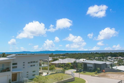 Modern Luxury Ocean Views - Accommodation QLD 1
