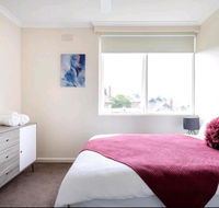 Modern St Kilda East Apartment - Free parking - Accommodation QLD