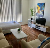 Modern Unit Near To Surfers Paradise - Accommodation QLD