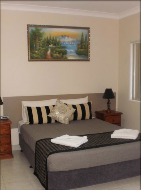 Molika Springs Motel - Accommodation QLD 3