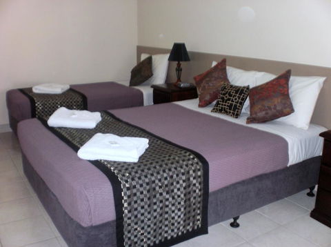 Molika Springs Motel - Accommodation QLD 1