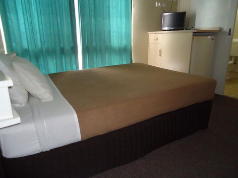 Moondarra Motel - Accommodation QLD 3