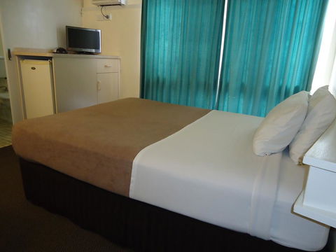 Moondarra Motel - Accommodation QLD 2