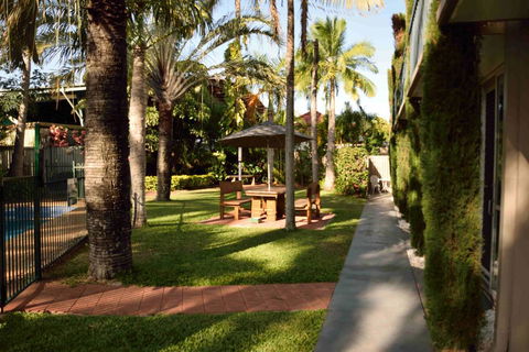 Motel 98 - Accommodation QLD 0