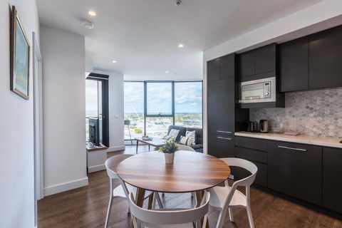 Mountain Park View Luxury 2 Bedroom Apt@Box Hill - Accommodation QLD 2