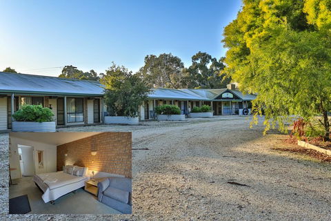 Mountain View Motor Inn & Holiday Lodges - Accommodation QLD 2