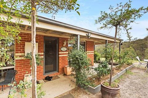 Mt Taylor Country Retreat-15 Minutes To Bairnsdale - Accommodation QLD 0