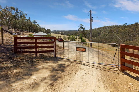 Mt Taylor Country Retreat-15 Minutes To Bairnsdale - Accommodation QLD 1