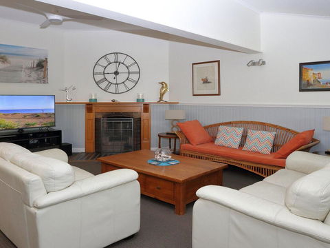 Myall Riverfront Home - Accommodation QLD 1