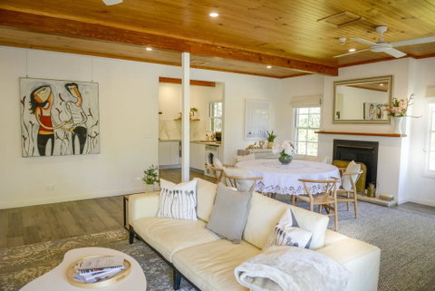 Myrtle Tree Lodge - Flowers, Kangaroo Valley - Accommodation QLD 2