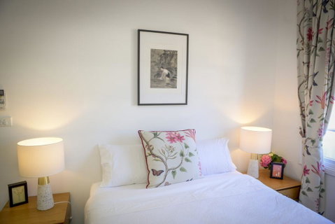 Myrtle Tree Lodge - Flowers, Kangaroo Valley - Accommodation QLD 1