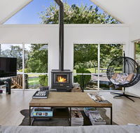 Nafplio Luxury hideaway with open fireplace on 3 acre vineyard water views close to wineries - Accommodation QLD